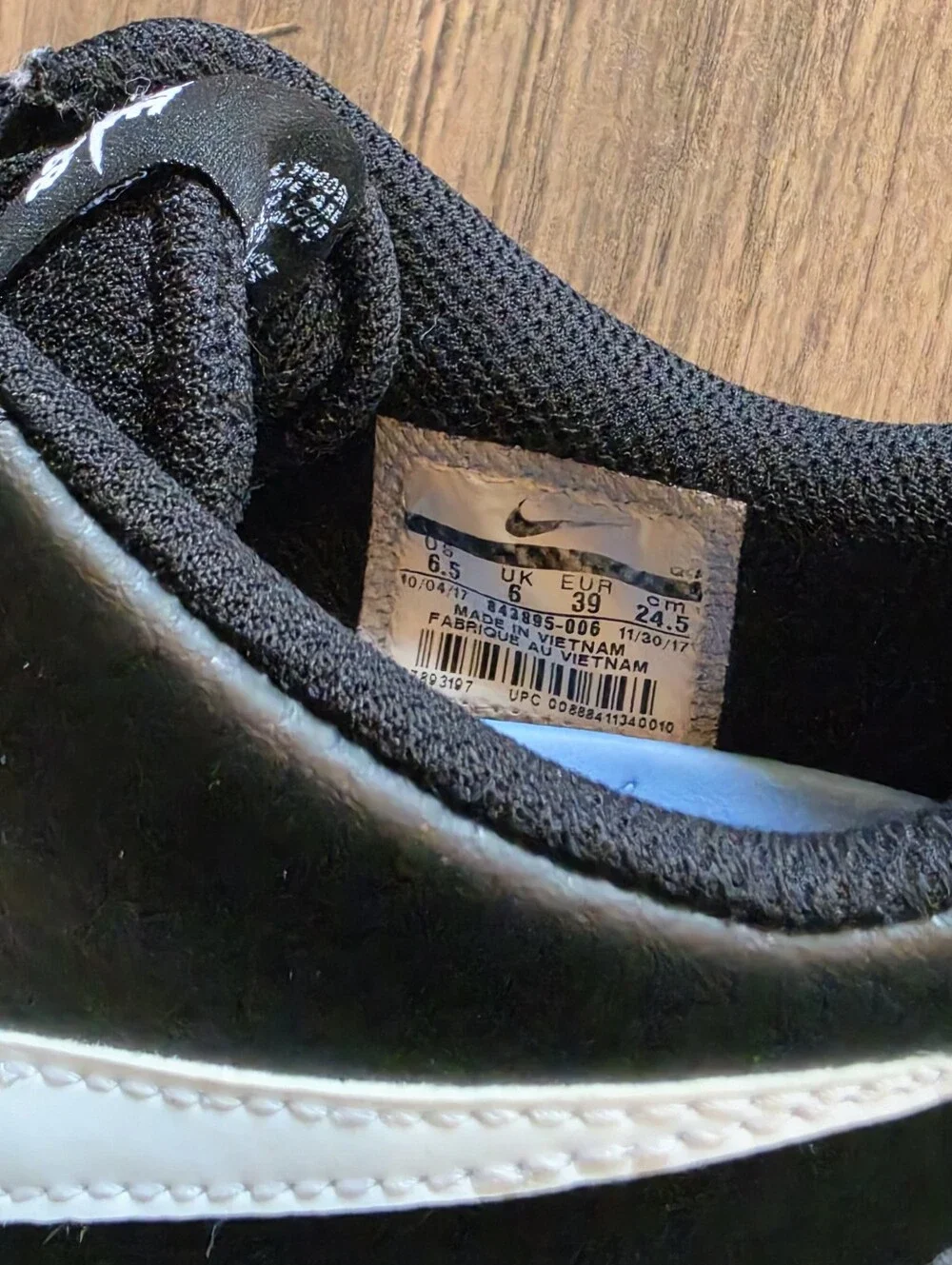 Nike SB Black Low-Top Sneakers with White Swoosh
